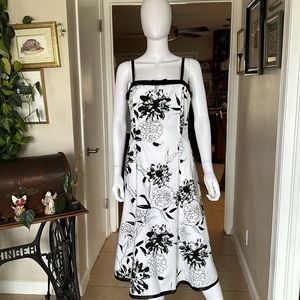 🌺Bobbie Bee A Frame Summer Dress Size 10 White with Black Flowers